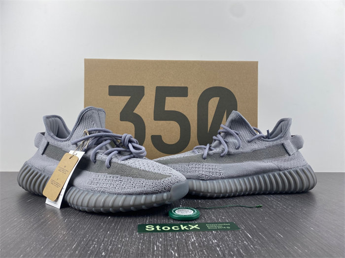 ad*s Y**zy boost 350v2 if3219