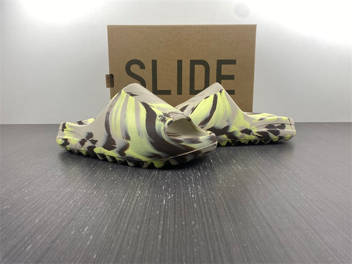 ad*s Y**zy slide fz5899