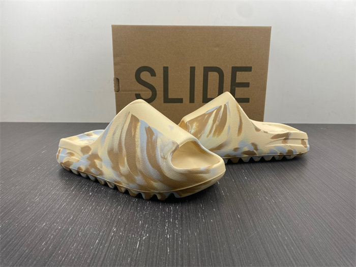 ad*s Y**zy slide gw1932