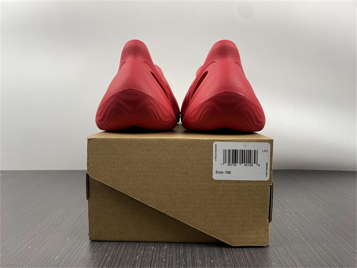 ad*s Y**zy foam rnnr vermillion gx1136