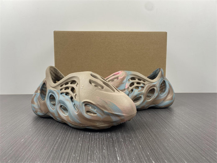 ad*s Y**zy foam rnnr mx sand grey gy3970