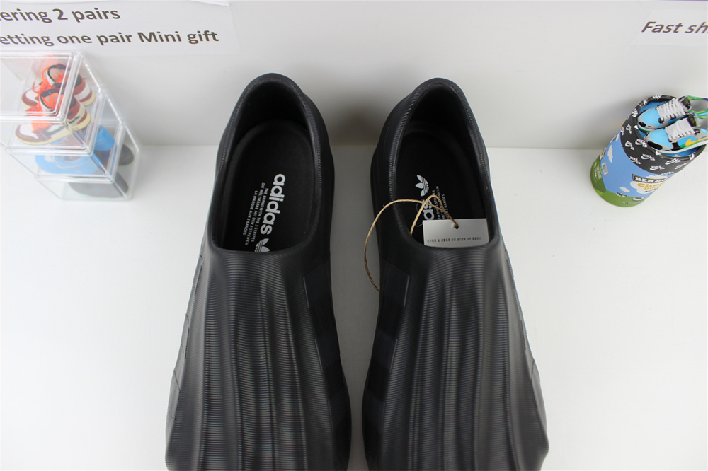 ad*s adifom S*perstar “triple black