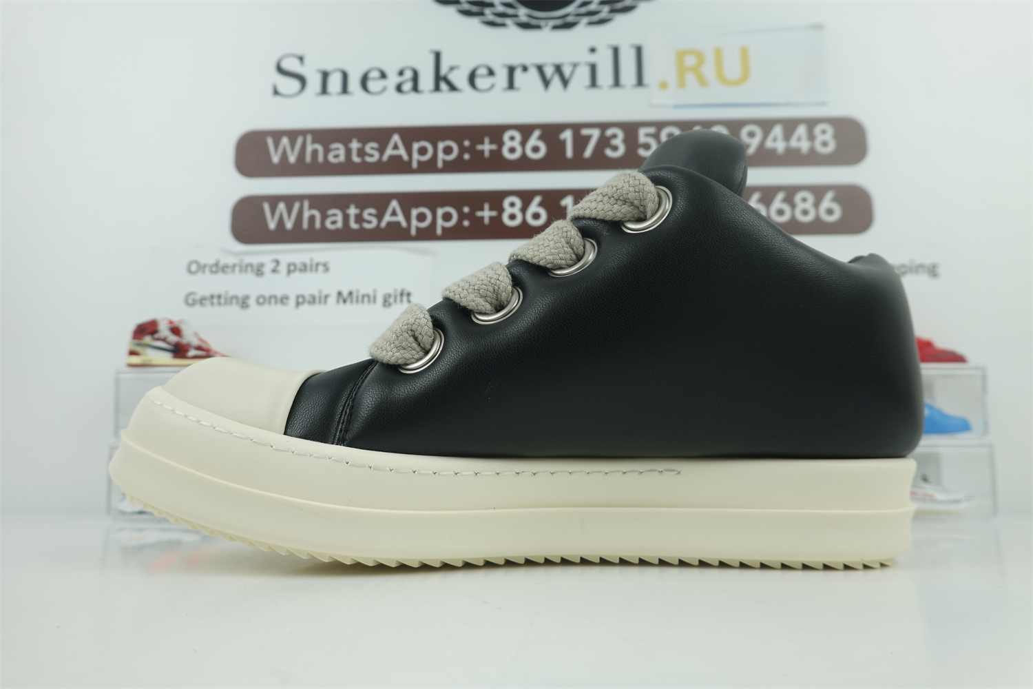 Jumbo Lace Padded Low Sneaker Black