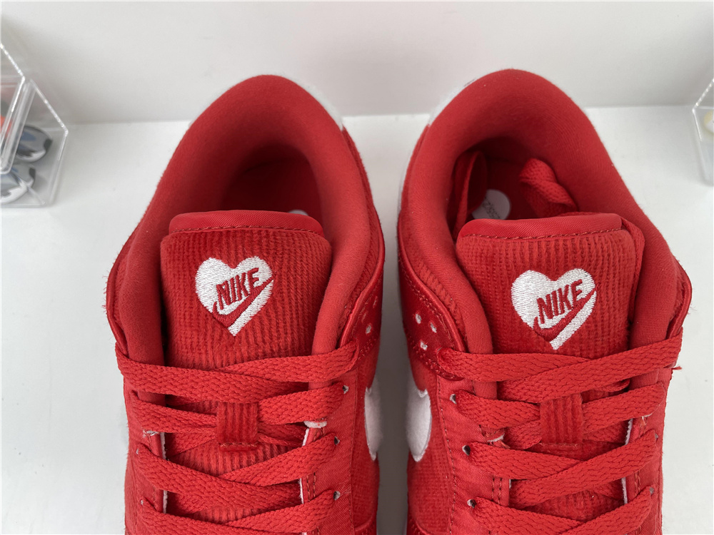 Nike Dunk Low GS “Valentine