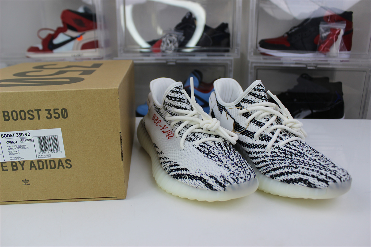 Y**zy 350 v2s white zebra