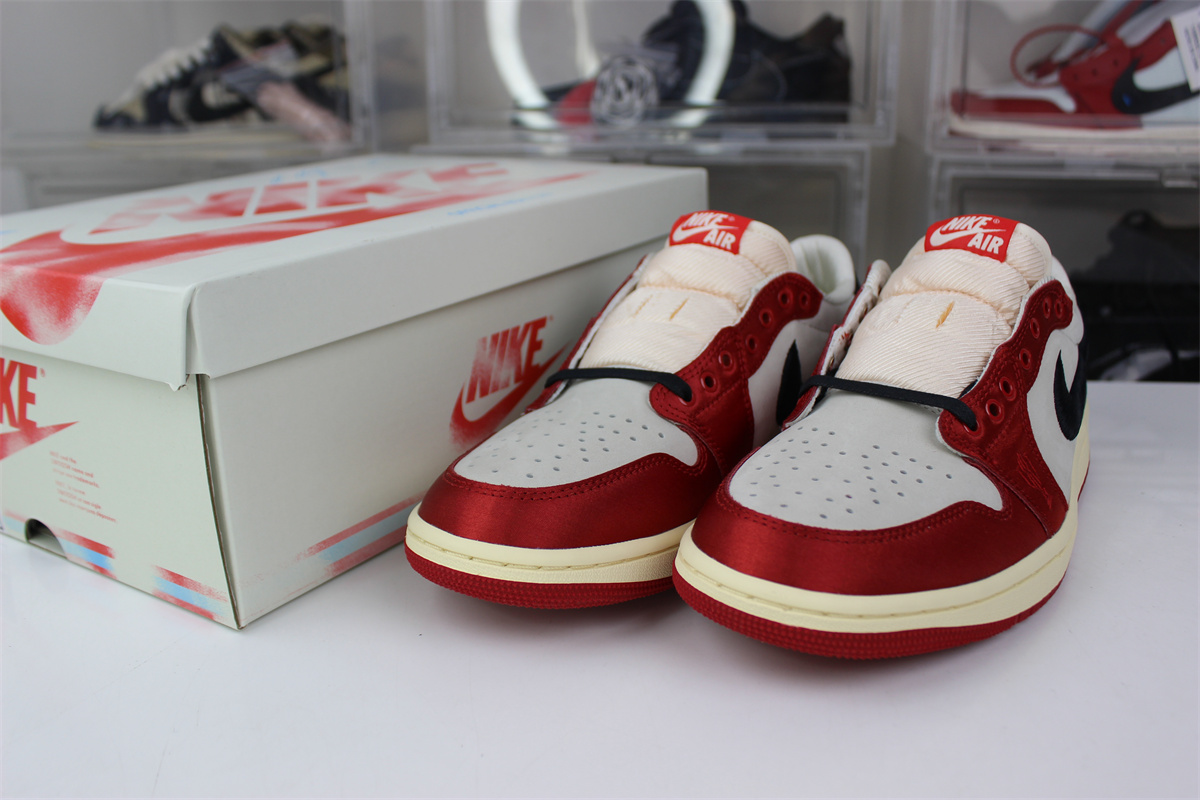 Trophy Room x Air Jordan 1 OG Low ''Away''
