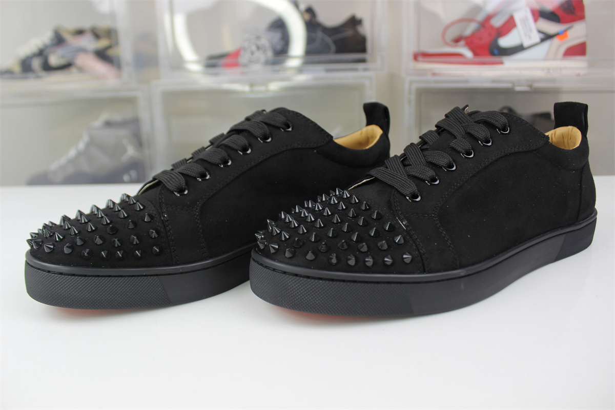 Ch**an louboutin black  (pick full euro size)