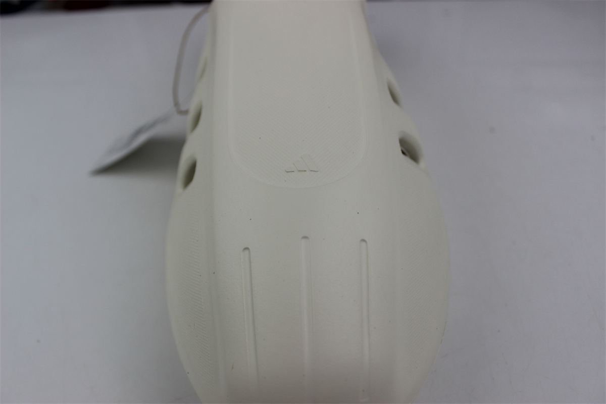 Ad*s iiinfinity slides pure white