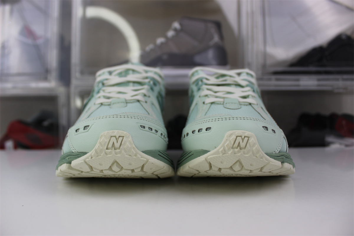 New Balance 1906R 