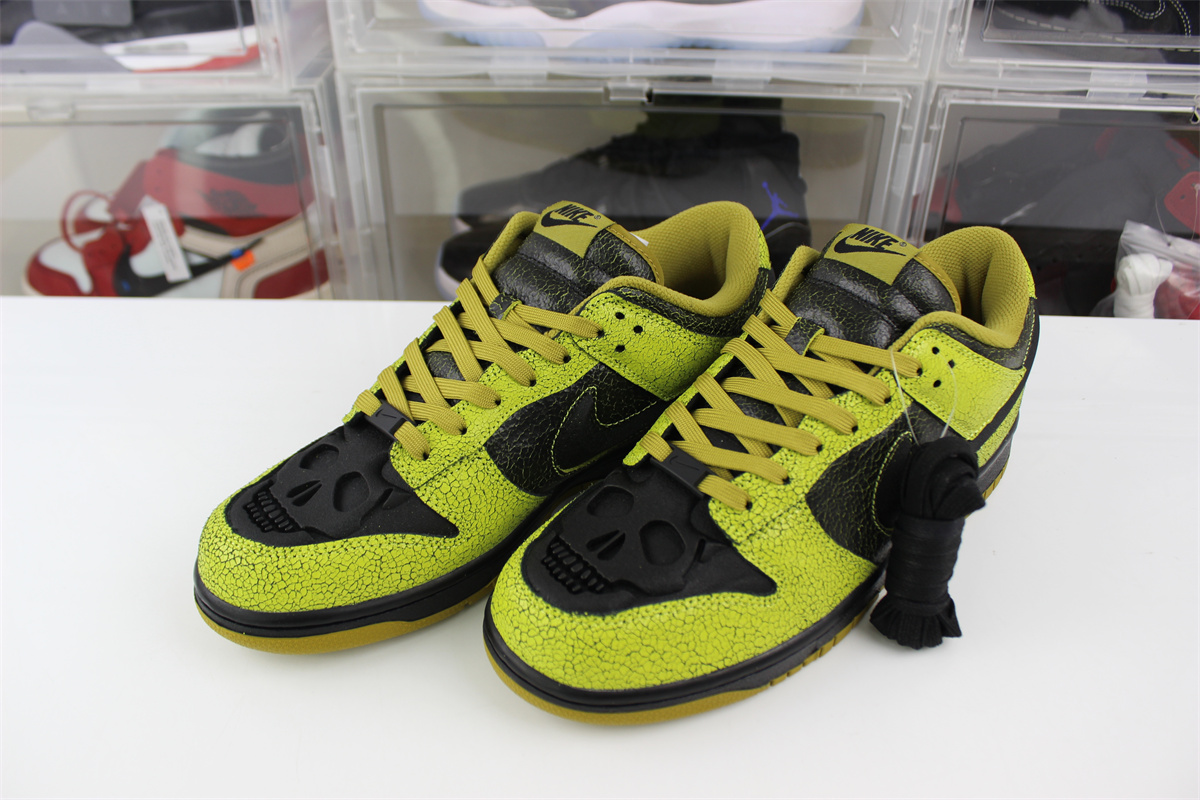 Nike Dunk Low “Halloween”