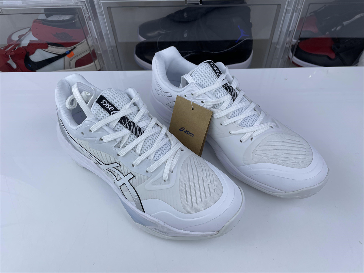 As*ic*s As*ic*s pure white silver