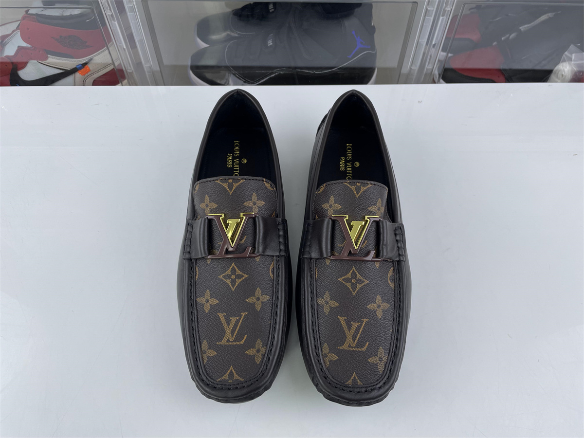 l**is V*t*n old daddy / lazy boy shoes